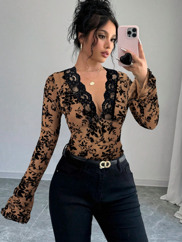 Európai és amerikai határokon átnyúló Amazon 2025 új őszi és téli női V-nyakú csipkehálós, harang alakú ujjú póló felsők nőknek