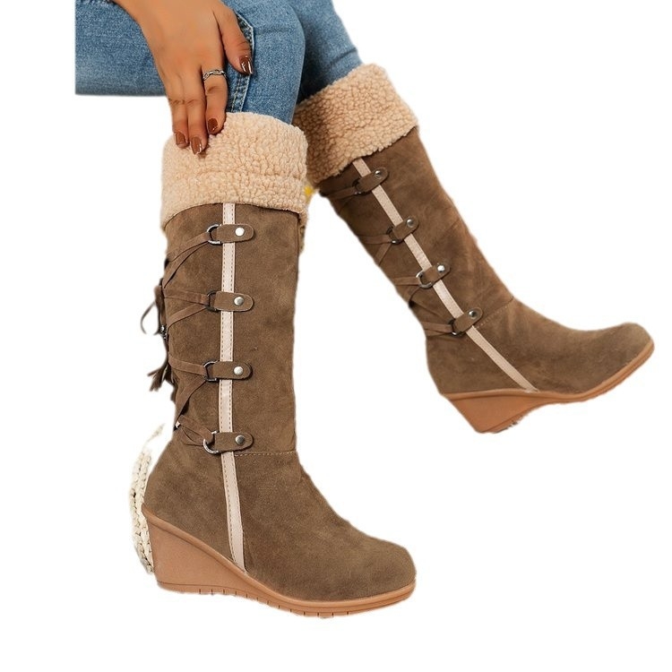 2024-es külkereskedelmi őszi és téli új európai és amerikai plus size csizma, magas sarkú, lapos sarkú, báránygyapjúból készült, bojtos pántos, lovaglócsizma