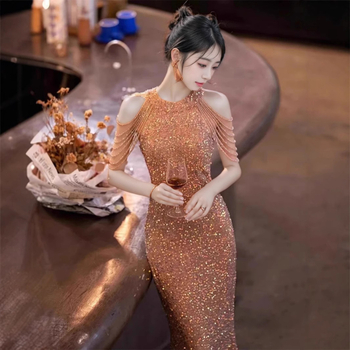 Új, luxus ruha, új belépő, luxus, niche, luxus, bankett, elegáns, híresség, halszálka, estélyi ruha