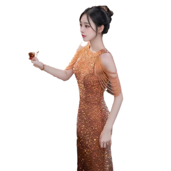 Új, luxus ruha, új belépő, luxus, niche, luxus, bankett, elegáns, híresség, halszálka, estélyi ruha