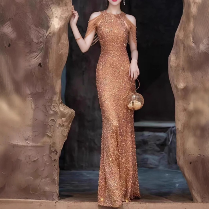 Új, luxus ruha, új belépő, luxus, niche, luxus, bankett, elegáns, híresség, halszálka, estélyi ruha