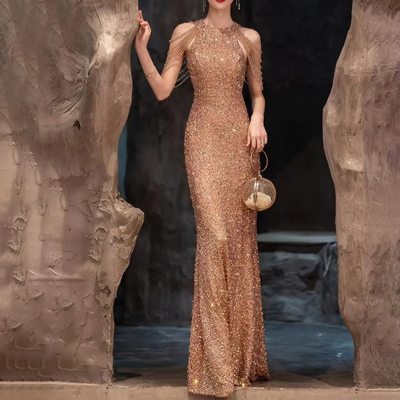 Új, luxus ruha, új belépő, luxus, niche, luxus, bankett, elegáns, híresség, halszálka, estélyi ruha