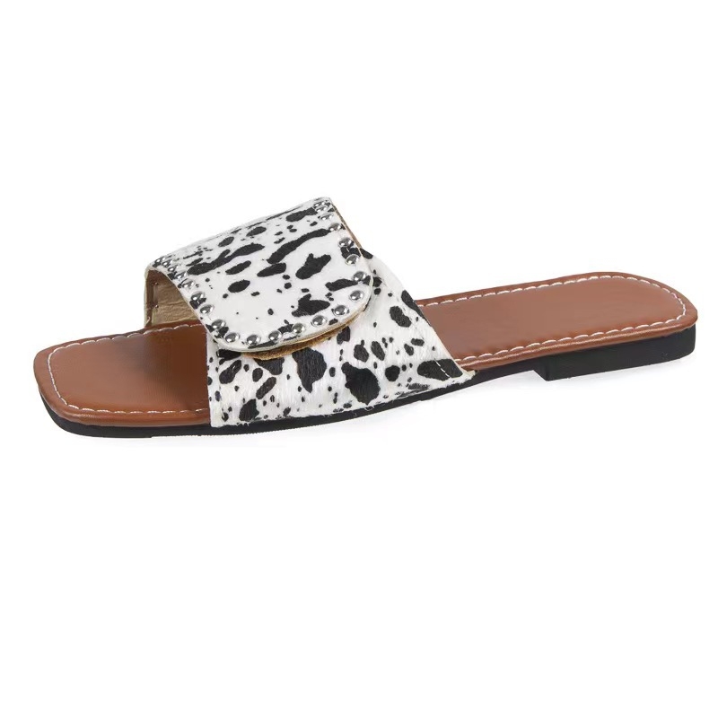 Crossborder 2024 tavaszi új plus size női leopárdmintás, szögletes fejű, tépőzáras, lapos szegecses papucs nagykereskedelemben