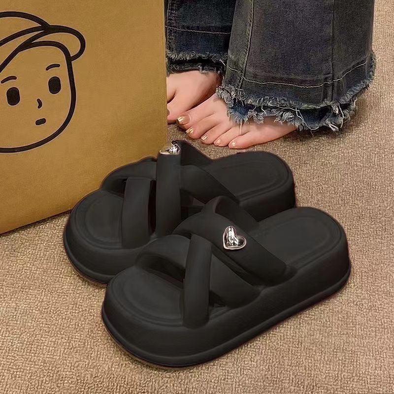 EVA vastag papucsok női 2024 nyári új stílusú keresztezett divatos papucsok strandmagasság-növelő szandálok