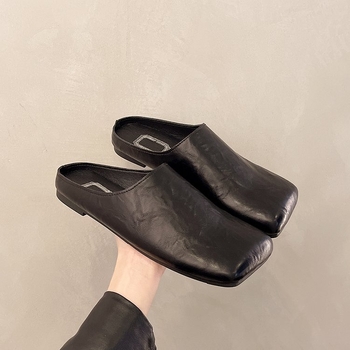 2025 m. pavasario nauji korėjietiško stiliaus kvadratinių pirštų mados „Baotou“ pusiau slystantys plokščiapadžiai šlepetės su tinginiais, moteriški batai, didmeninė prekyba madingais sprogimais