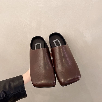 2025 m. pavasario nauji korėjietiško stiliaus kvadratinių pirštų mados „Baotou“ pusiau slystantys plokščiapadžiai šlepetės su tinginiais, moteriški batai, didmeninė prekyba madingais sprogimais