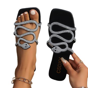 2024. aasta suvised uued väliskaubanduse pluss-suuruses sandaalid naistele, madu-kividega, Euroopa ja Ameerika stiilis lamedad sandaalid ja sussid, naistele laos