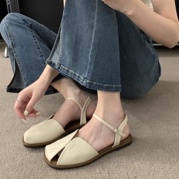 Amazoni piiriülese kaubanduse pluss-suuruses 2024. aasta suvised uued sandaalid, naiste mängulised hobuseraua pandlaga lamedad Rooma sandaalid