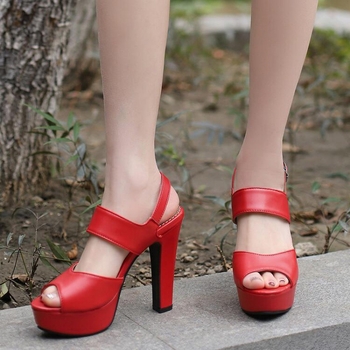 Γυναικεία σανδάλια 2024 με αδιάβροχη πλατφόρμα, ανοιχτή πλάτη, λουράκι στον αστράγαλο και μονό λουράκι