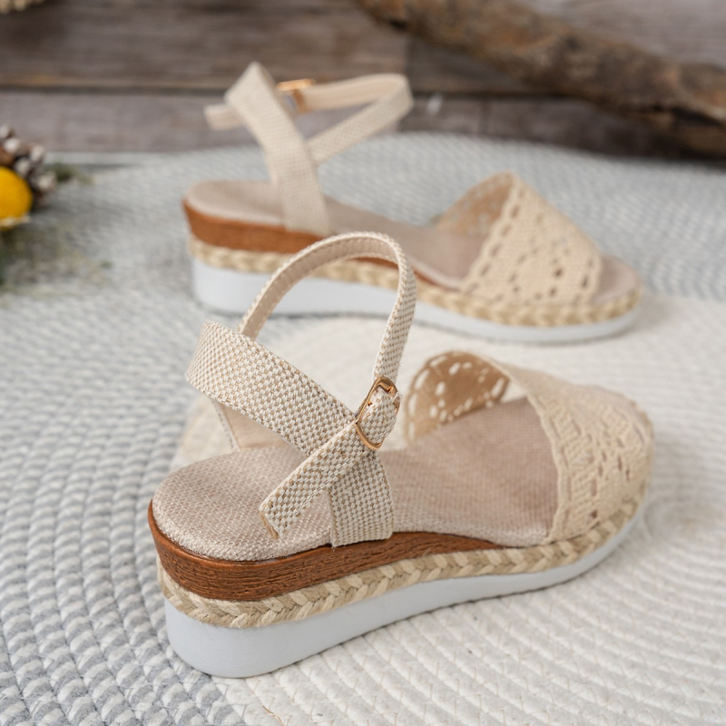 2025 tavaszi és nyári új európai és amerikai határokon átnyúló készleten Bohémia új nyári szőtt egyszavas strandszandál