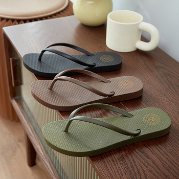 Női nyári papucsok, minden mérkőzésre alkalmas, egyszerű, niche stílusú strandruha, otthoni kültéri viselet, egyszerű PVC papucs diákoknak