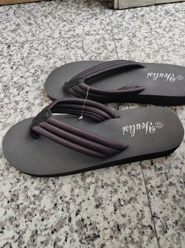 Egyszínű női flip-flopok 2024 Nyári új európai és amerikai plus size egysoros vastag talpú kültéri platform szandálok