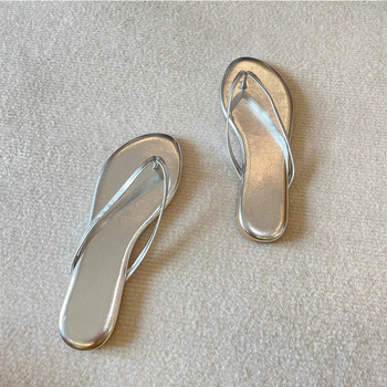 Báránybőr változat ~ Ezüst színű papucsok női nyári külső viselethez 2025 Új divatos lapos cipők papucsok szandálok strandcipők