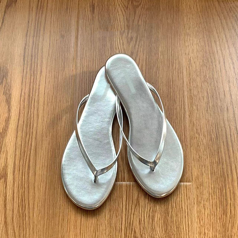 Báránybőr változat ~ Ezüst színű papucsok női nyári külső viselethez 2025 Új divatos lapos cipők papucsok szandálok strandcipők