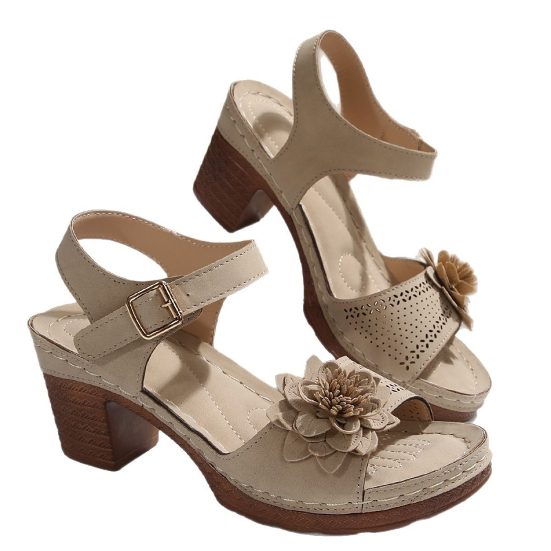 Európa és az Egyesült Államok új, határokon átnyúló, plus size magas sarkú szandál, nagy virágos, díszes csatos, vastag sarkú női szandál nagykereskedelemben