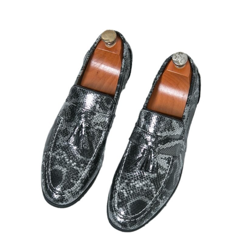 Férfi bordós, plus size 48-as, bojtos, kígyó alakú, bőr, hétköznapi, bebújós, lusta cipők, férfi cipők, robbanásszerű megjelenés