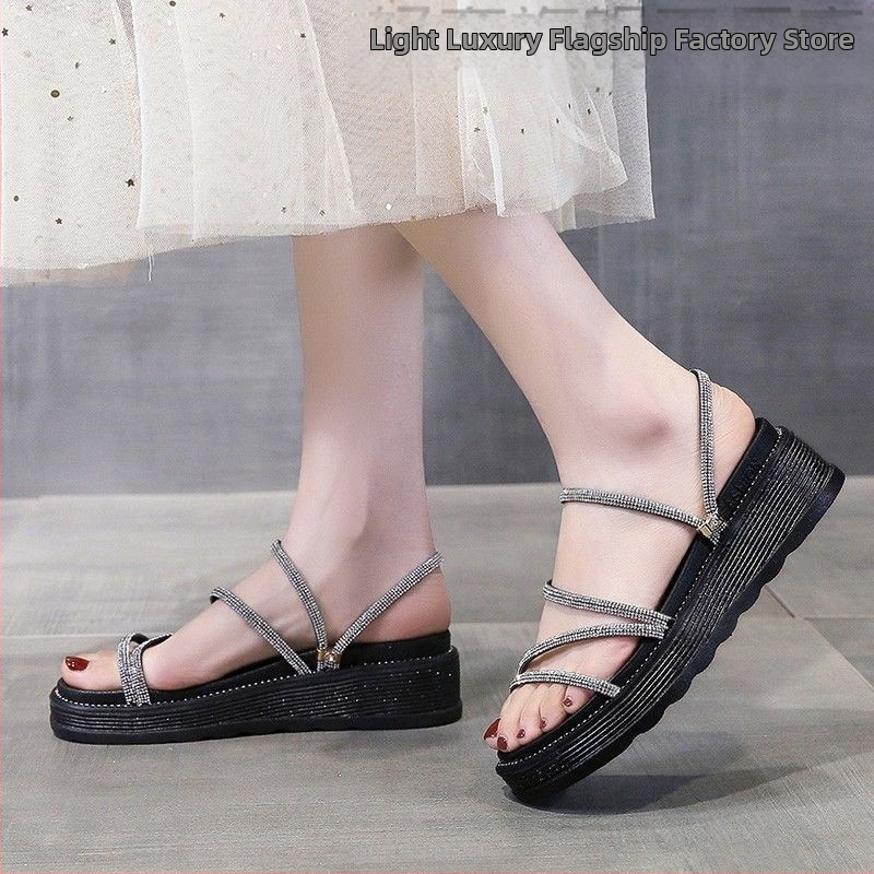 Kétrészes szandálok női nyári lapos talpú nyári szezon internethírű sokoldalú vízgyémánt szandálok vastag talpú szabadtéri viselet