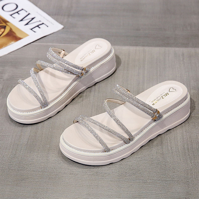 Kétrészes szandálok női nyári lapos talpú nyári szezon internethírű sokoldalú vízgyémánt szandálok vastag talpú szabadtéri viselet