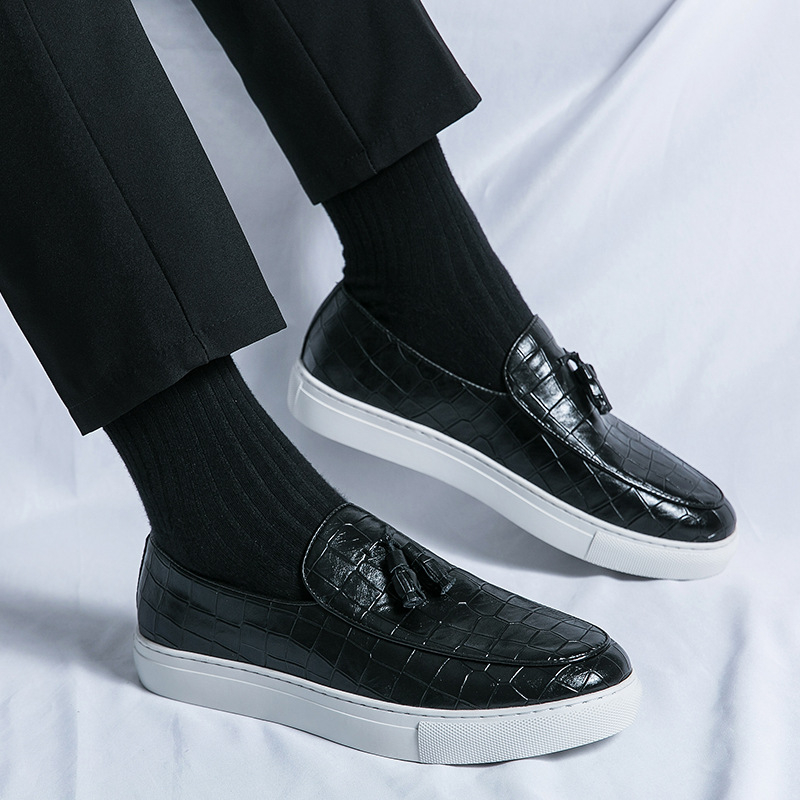 Férfi koreai stílusú üzleti casual tornacipők divatos bojtos kifutós bebújós mokaszinok kényelmes fehér cipők férfi cipők házhozszállítással