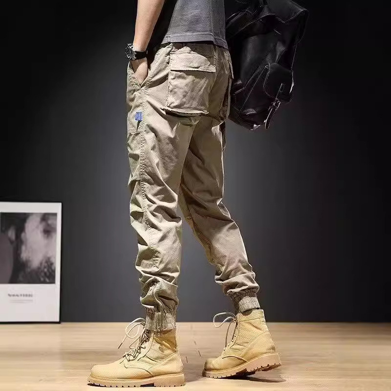 Amerikai khaki színű, férfi cargo nadrág, 2024-es tavaszi-nyári koreai stílusú, divatos hosszú nadrág, divatos márkájú, karcsúsított, lezser nadrág, kis lábméretre.