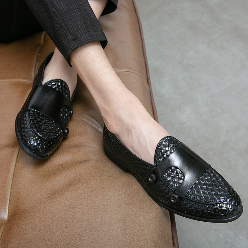 Férfi brit valódi bőr hétköznapi hegyes orrú cipő őszi koreai stílusú ifjúsági mokaszinok minden mérkőzéshez illő belső kiemelő divatos férfi cipők