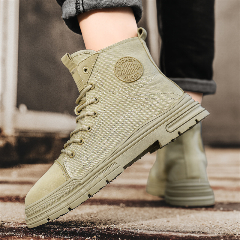 Sügisesed uued meeste Martini kingad riidest. Hingavad kõrge säärega tossud, trendikad meeste õues kasutatavad tööriided, saapad, meeste kingad.