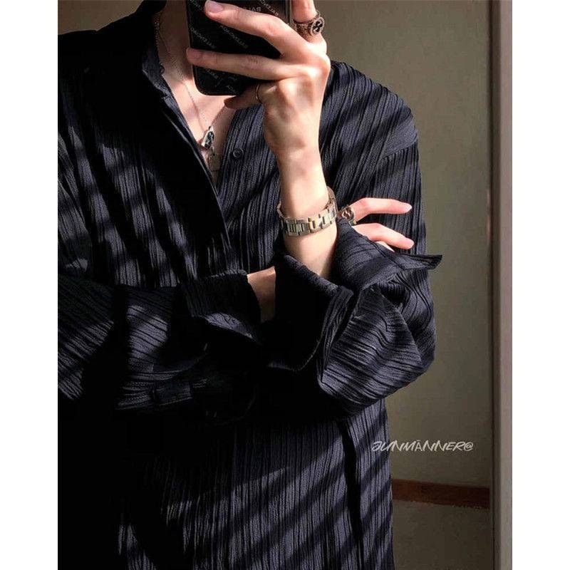 Korėjietiško stiliaus, vienspalviai, tamprūs vyriški ilgomis rankovėmis marškiniai su gumytėmis, vienspalviai, nelyginami, nauji, aukštos kokybės, madingi, rudens stiliaus marškiniai.