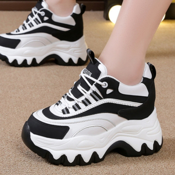 Belső Magasított Torre Cipők Női 2024 Tavaszi Új Ins Explosions Vastag Alsó Joker Hétköznapi Könnyű Tornacipő