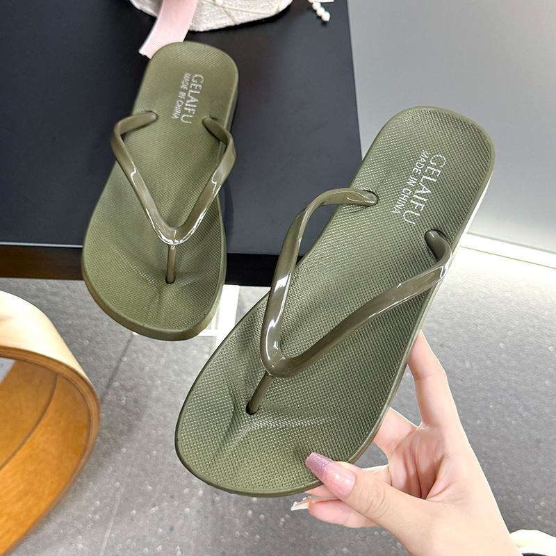 Új nyári, minden mérkőzésre alkalmas divatos strandpapucsok női klasszikus, egyszerű, egyszínű, puha aljú papucsok nőknek