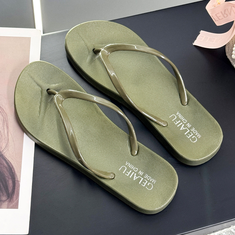 Új nyári, minden mérkőzésre alkalmas divatos strandpapucsok női klasszikus, egyszerű, egyszínű, puha aljú papucsok nőknek