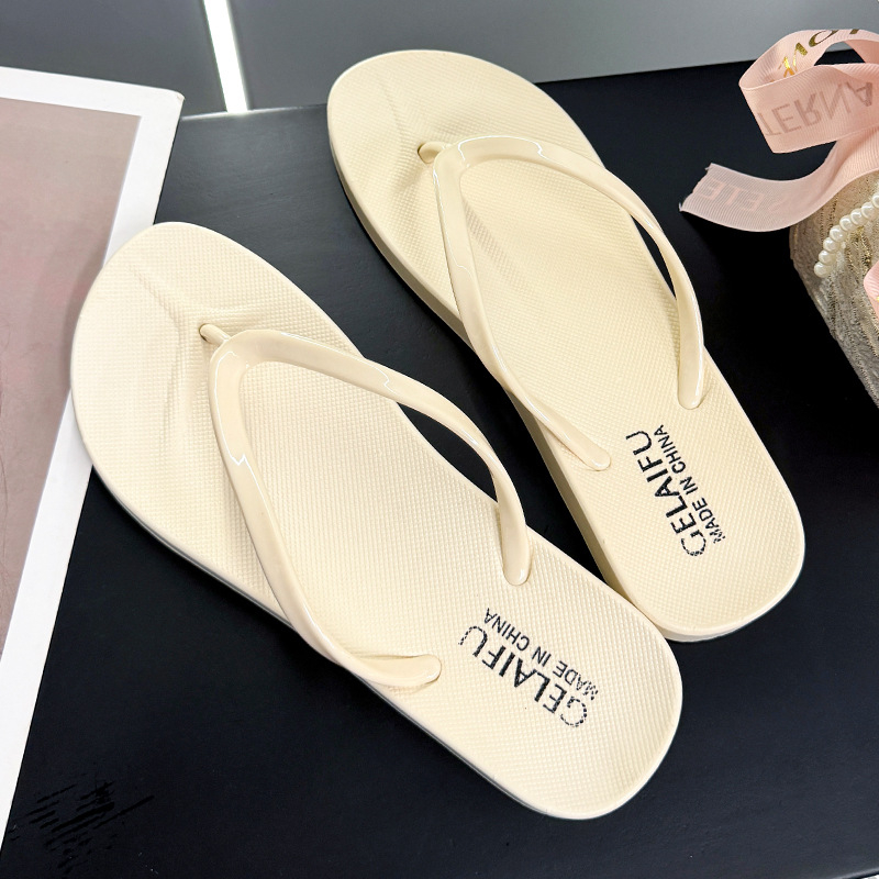 Új nyári, minden mérkőzésre alkalmas divatos strandpapucsok női klasszikus, egyszerű, egyszínű, puha aljú papucsok nőknek