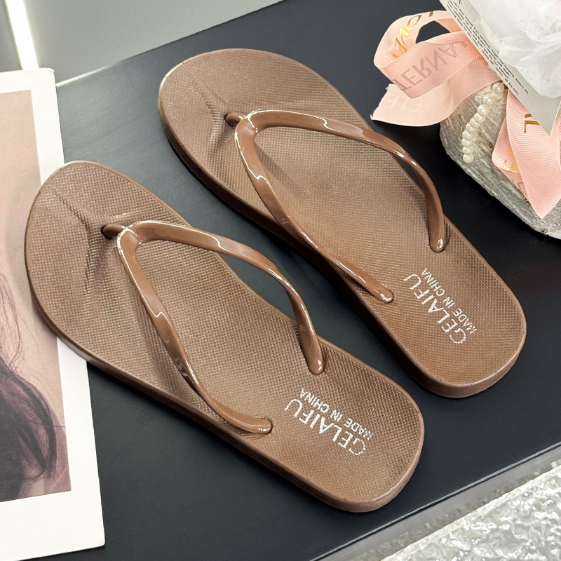 Új nyári, minden mérkőzésre alkalmas divatos strandpapucsok női klasszikus, egyszerű, egyszínű, puha aljú papucsok nőknek