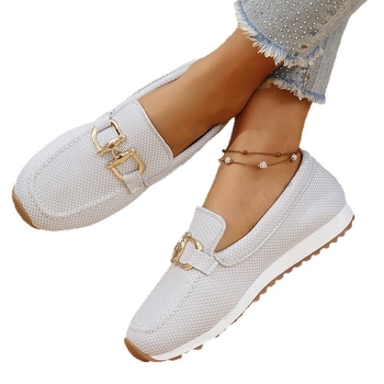 2025 nyári új európai és amerikai külkereskedelmi plus size lapos talpú, lezser, kerek fejű, fémláncos, kényelmes női cipők nagykereskedelemben