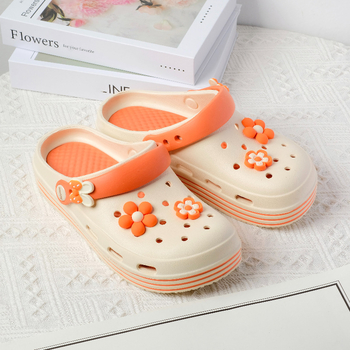 Naiste Crocsid Suvi 2024 Uued paksu tallaga ruudulised Baotou poolsaapad libisemiskindlad ülerõivad Internetikuulsuste populaarsed rannasandaalid