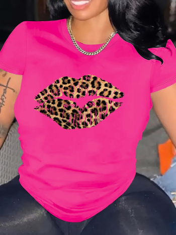 Leopárdmintás, ajakmintás, kerek nyakú póló, rövid ujjú, lezser felső, nyári és tavaszi viseletre alkalmas, női ruházat