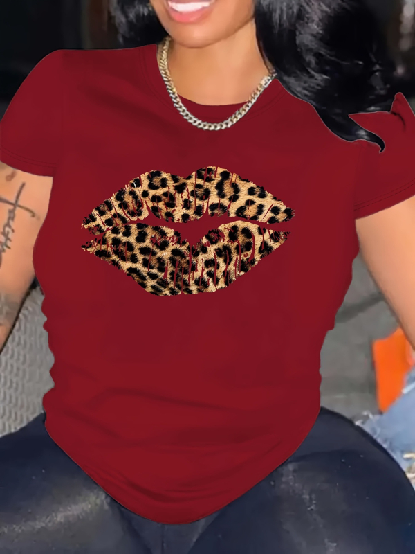 Leopárdmintás, ajakmintás, kerek nyakú póló, rövid ujjú, lezser felső, nyári és tavaszi viseletre alkalmas, női ruházat