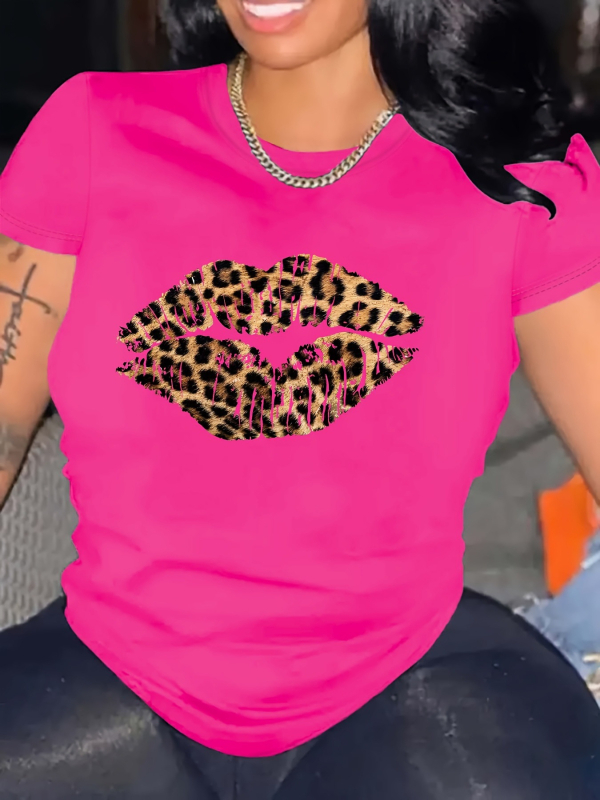 Leopárdmintás, ajakmintás, kerek nyakú póló, rövid ujjú, lezser felső, nyári és tavaszi viseletre alkalmas, női ruházat