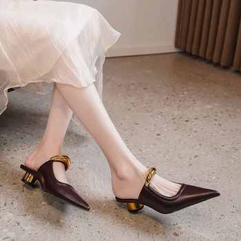 Lihtsate teravate naeltega Muelleri sussid, naiste prantsuse stiilis paksu kontsaga, keskkontsaga, poolsussid, metallninadega, poolrealised sandaalid