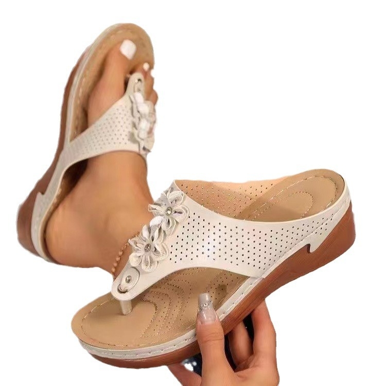 Határokon átnyúló külkereskedelmi plus size papucs női 2024 nyári új európai és amerikai virágos római női cipők 43 yardos kívánság