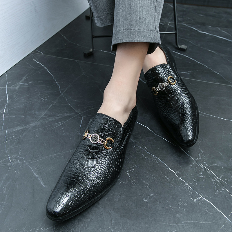 Vyriški laisvalaikio stiliaus, stilingi, tarpvalstybiniai „Amazon AliExpress“ plius dydžio Naujosios Anglijos „Chelsea“ odiniai batai su smailiomis juostomis.