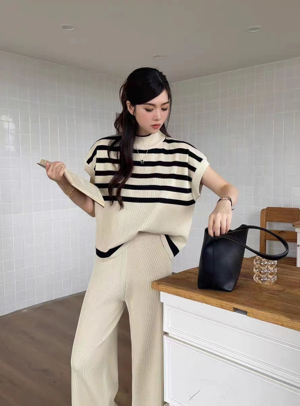 Határokon átnyúló kereskedelem Egyszerű és elegáns csíkos kötött mellényfelső + divatos, karcsúsított, bő szárú női nadrág kifinomult és professzionális megjelenéssel