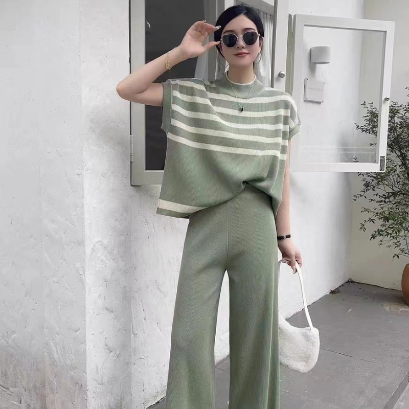 Határokon átnyúló kereskedelem Egyszerű és elegáns csíkos kötött mellényfelső + divatos, karcsúsított, bő szárú női nadrág kifinomult és professzionális megjelenéssel