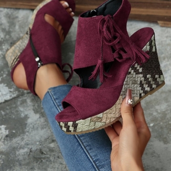 Határokon átnyúló, plus size európai és amerikai ékszandálok női 2025 tavaszi/nyári bojtos, magas sarkú, halszájjal díszített, vastag talpú női cipők platformcipők