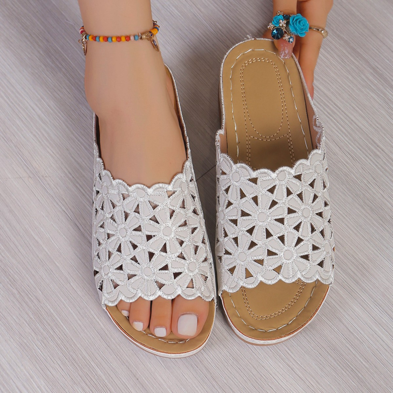 Határokon átnyúló külkereskedelem, plus size 2024 nyári új, egyszerű, hétköznapi, virágmintás, üreges PU, középsarkú, ék alakú papucs nőknek