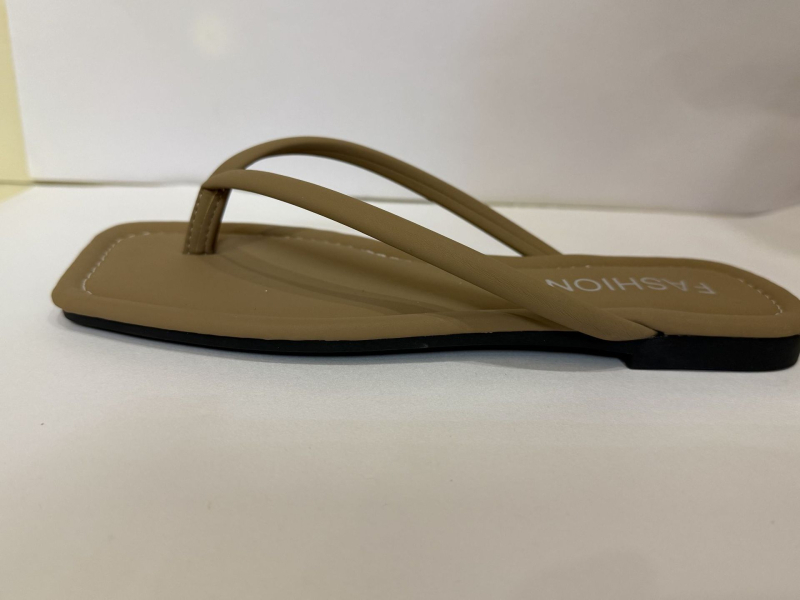 Lapos papucsok, női cipők, 2025-ös nyár, új, niche, plus size, mindenféle felszerelés, felhajtható orrú strandszandálok