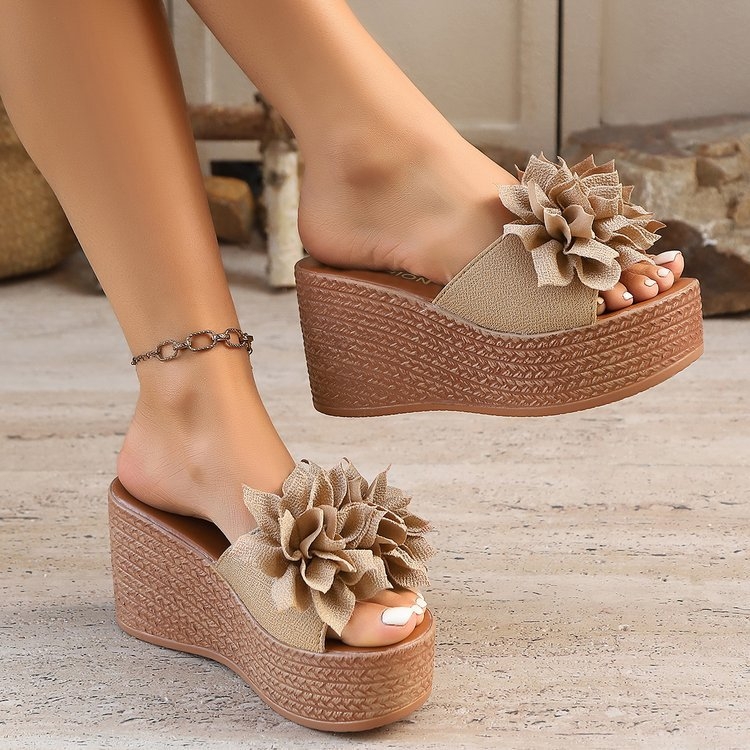 Független márka 2021 nyári új stílusú magas sarkú virágos platform ékszandálok strandcipők nőknek