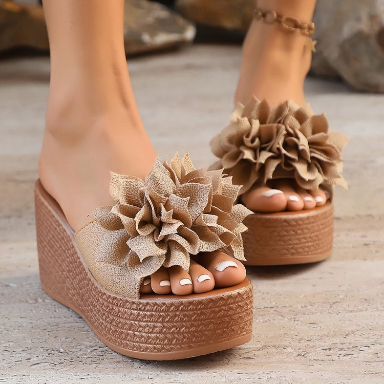 Független márka 2021 nyári új stílusú magas sarkú virágos platform ékszandálok strandcipők nőknek