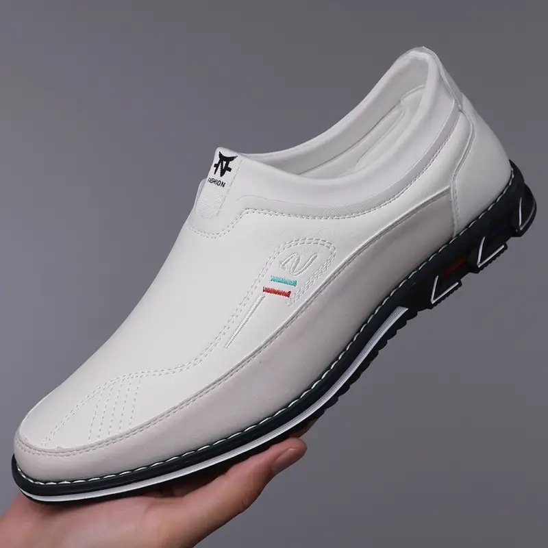 Alkalmi plus size férfi cipők 52 Külkereskedelmi fehér divatos férfi cipők hímzett bebújós lapos sarkú 53 Munkacipő