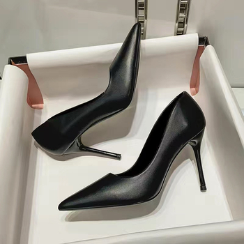 Professzionális, magassarkú, női tűsarkú, puha talpú, interjúra, légiutas-kísérő, diák etikett, osztály, hivatalos viselet, ingázó, fekete, munkáscipő, bőrcipő