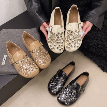 Strasszos gyöngyös bojtos női papucs, 2025 tavaszi és nyári új, édes, puha, lapos talpú papucs